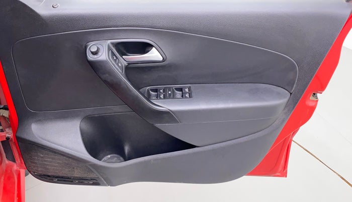 2017 Volkswagen Polo COMFORTLINE 1.2L, Petrol, Manual, 54,101 km, Driver Side Door Panels Control