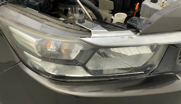 2018 Honda Amaze 1.2L I-VTEC S, Petrol, Manual, 51,234 km, Right headlight - Minor scratches