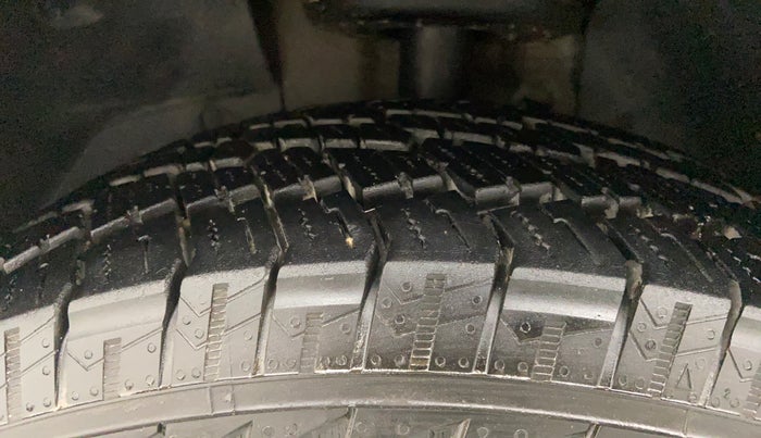 2018 Mahindra XUV500 W9, Diesel, Manual, 47,970 km, Left Front Tyre Tread
