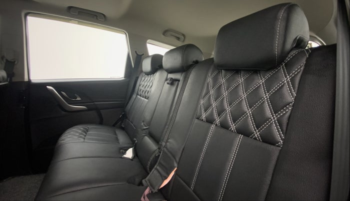 2018 Mahindra XUV500 W9, Diesel, Manual, 47,970 km, Right Side Rear Door Cabin