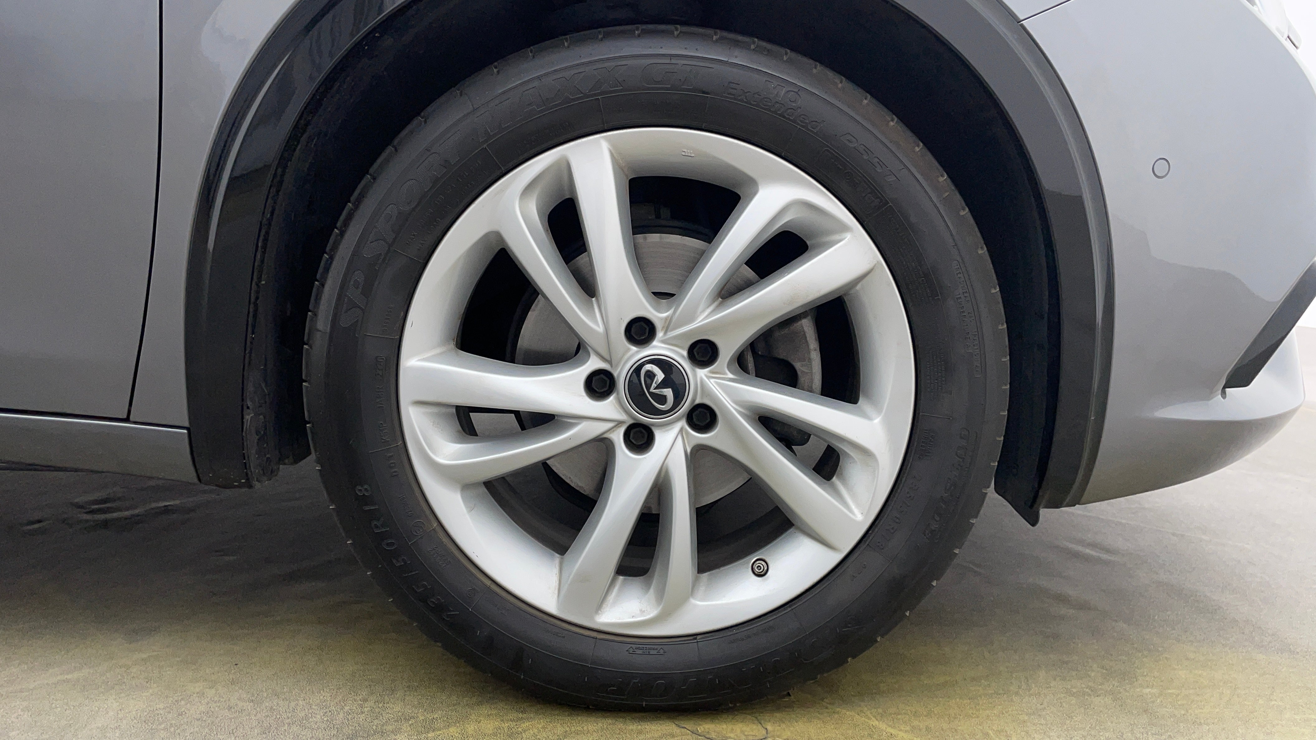 Infiniti Q30-Right Front Tyre