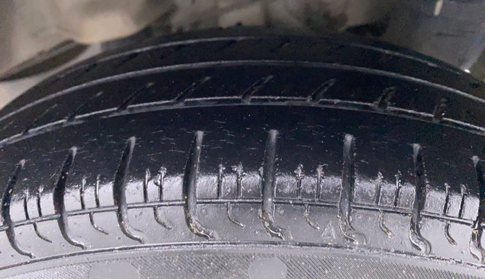 2015 Hyundai Eon D LITE PLUS, Petrol, Manual, 29,520 km, Left Rear Tyre Tread