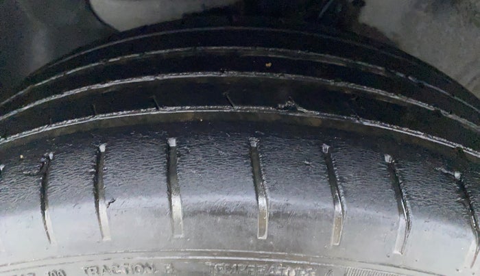 2017 Hyundai Elite i20 ASTA 1.2, Petrol, Manual, 47,893 km, Left Front Tyre Tread