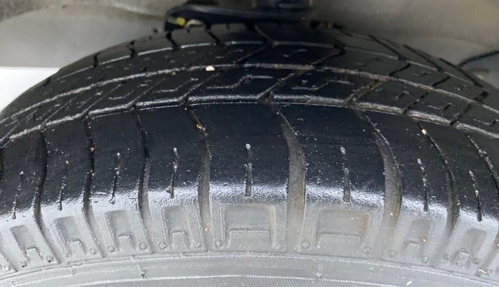 2019 Maruti Eeco 5 STR WITH AC PLUSHTR, Petrol, Manual, 16,957 km, Left Front Tyre Tread