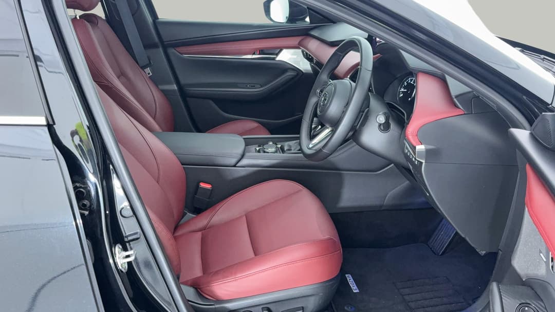 2024 Mazda Mazda3 G25 Astina, Automatic, 22648 km, Right Side Front Door Cabin View