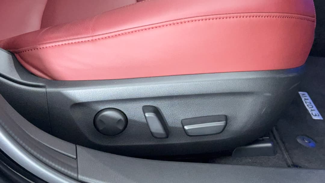 2024 Mazda Mazda3 G25 Astina, Automatic, 22648 km, Drivers Side Adjustment Panel