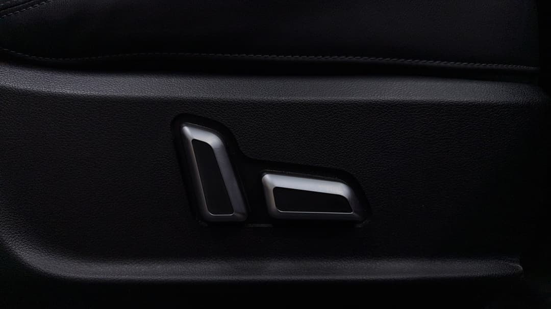 2023 GWM Ute Cannon-X (4x4), Automatic, 10629 km, Drivers Side Adjustment Panel
