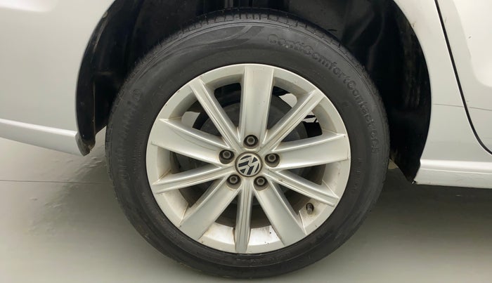 2017 Volkswagen Vento HIGHLINE PETROL AT, Petrol, Automatic, 89,137 km, Right Rear Wheel