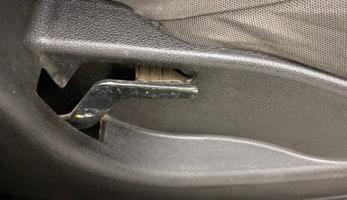 2015 Tata Bolt XM REVOTRON, Petrol, Manual, 58,278 km, Driver seat - Folding lever cover has minor damage