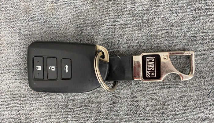 2018 Toyota YARIS G MT, Petrol, Manual, 35,850 km, Key Close Up