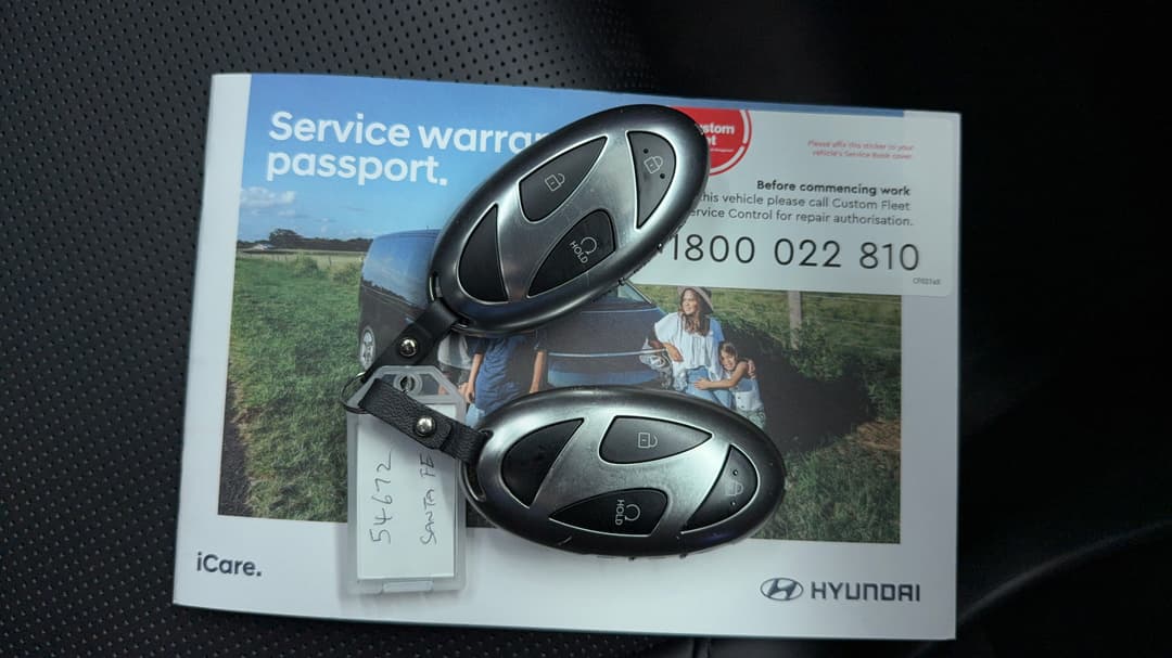 2024 Hyundai Santa Fe Calligraphy Hev (7 Seat) (blk), Automatic, 21567 km, Key Close-up