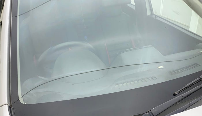 2017 Renault Kwid RXL 1.0 AMT, Petrol, Automatic, 54,714 km, Front windshield - Minor spot on windshield