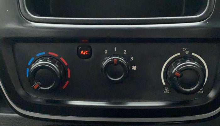 2017 Renault Kwid RXL 1.0 AMT, Petrol, Automatic, 54,714 km, AC Unit - Directional switch has minor damage