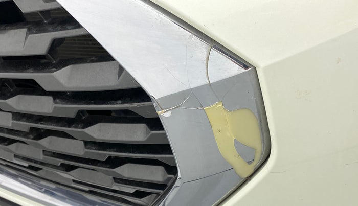 2021 Nissan MAGNITE XV PREMIUM, Petrol, Manual, 49,113 km, Front bumper - Chrome strip damage