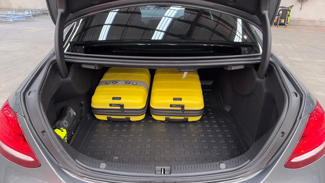 2019 Mercedes-benz E200 E200, Automatic, 22943 km, Boot Inside View with Luggage