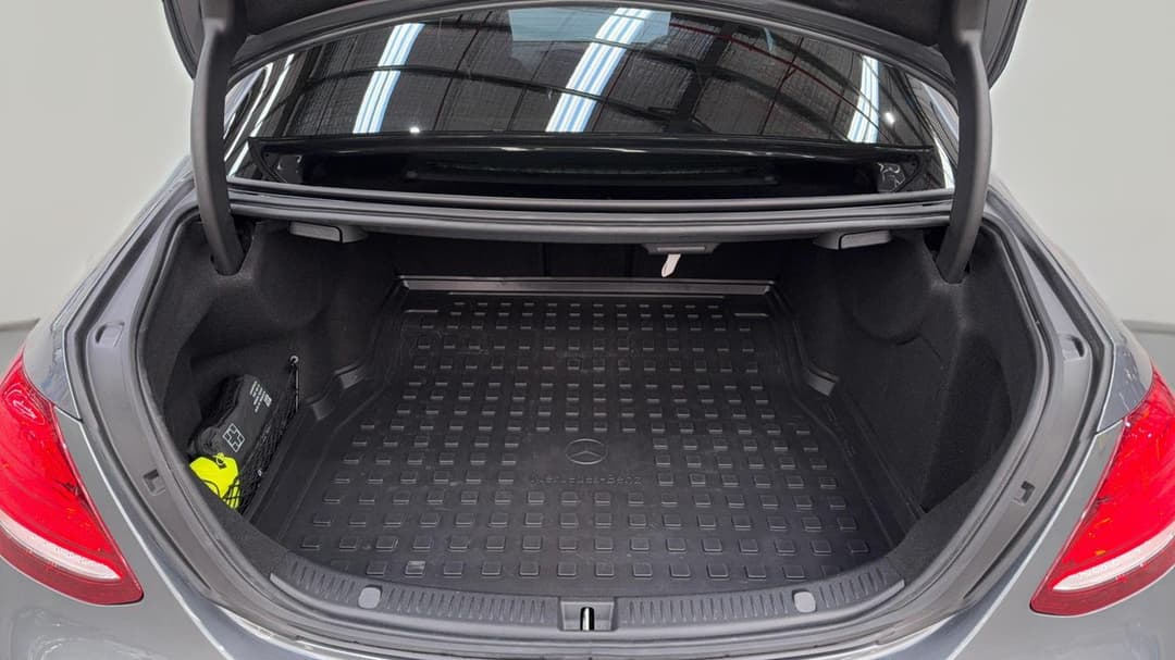 2019 Mercedes-benz E200 E200, Automatic, 22943 km, Boot Inside View