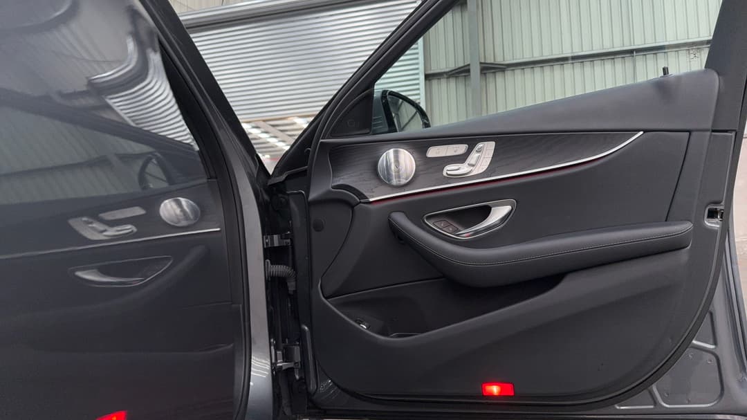 2019 Mercedes-benz E200 E200, Automatic, 22943 km, Speaker View