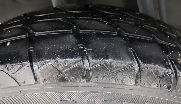 2015 Renault Kwid RXT Opt, Petrol, Manual, 22,724 km, Right Rear Tyre Tread