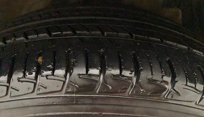 2016 Maruti Ertiga VXI CNG, CNG, Manual, 43,629 km, Right Front Tyre Tread