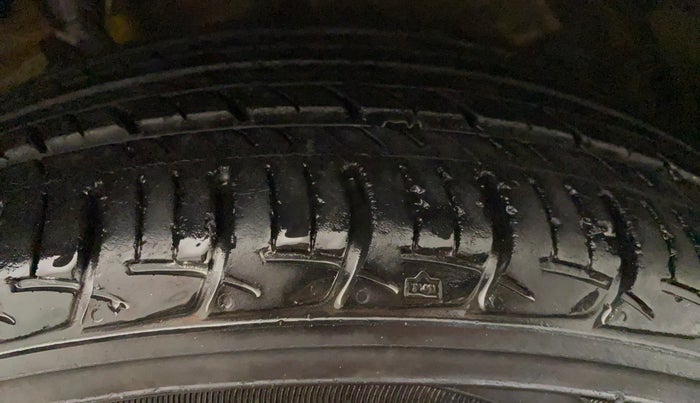 2016 Maruti Ertiga VXI CNG, CNG, Manual, 43,629 km, Left Front Tyre Tread