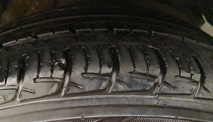 2016 Maruti Ertiga VXI CNG, CNG, Manual, 43,629 km, Left Rear Tyre Tread