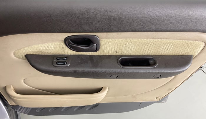 2013 Hyundai Santro Xing GLS, Petrol, Manual, 50,268 km, Driver Side Door Panels Control