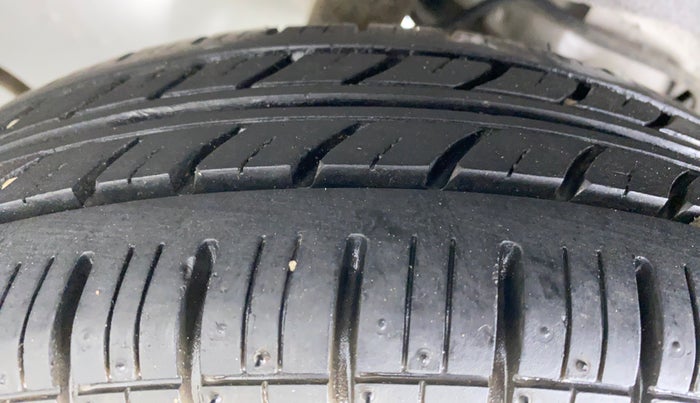 2013 Hyundai Santro Xing GLS, Petrol, Manual, 50,268 km, Left Rear Tyre Tread