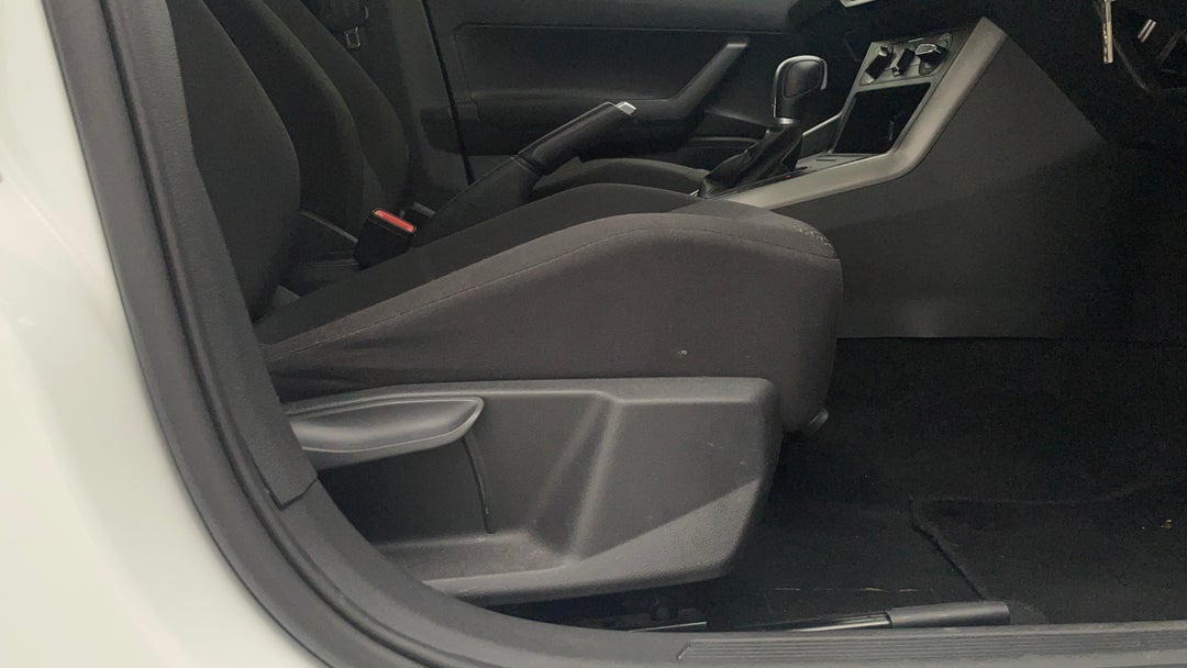 2018 Volkswagen Polo 70tsi Trendline, Automatic, 72130 km, Drivers Side Adjustment Panel