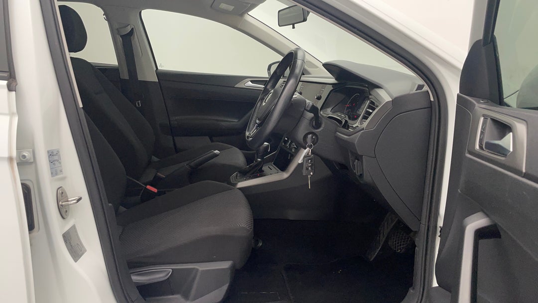 2018 Volkswagen Polo 70tsi Trendline, Automatic, 72130 km, Right Side Front Door Cabin View