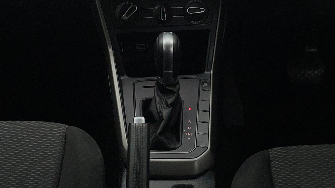 2018 Volkswagen Polo 70tsi Trendline, Automatic, 72130 km, Gear Lever 