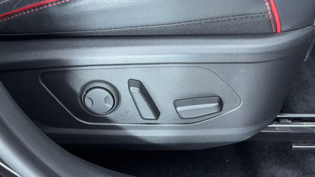 2025 Hyundai Tucson Premium N Line (AWD), Automatic, 17999 km, Drivers Side Adjustment Panel