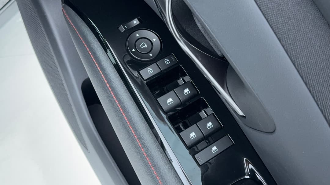 2025 Hyundai Tucson Premium N Line (AWD), Automatic, 17999 km, Drivers Side Door Panel Controls