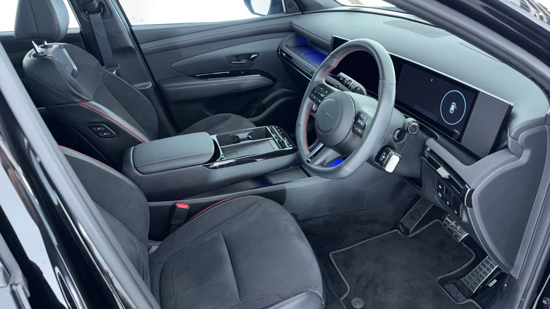 2025 Hyundai Tucson Premium N Line (AWD), Automatic, 17999 km, Right Side Front Door Cabin View