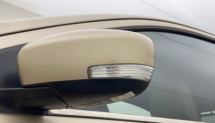 2016 Maruti Ciaz ZXI+, Petrol, Manual, 44,409 km, Left rear-view mirror - Indicator light has minor damage