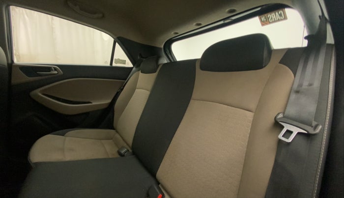 2016 Hyundai Elite i20 MAGNA 1.2, Petrol, Manual, 26,216 km, Right Side Rear Door Cabin