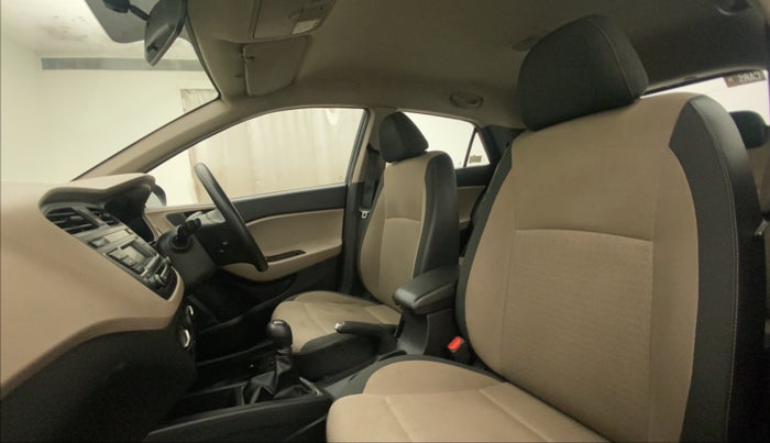2016 Hyundai Elite i20 MAGNA 1.2, Petrol, Manual, 26,216 km, Right Side Front Door Cabin