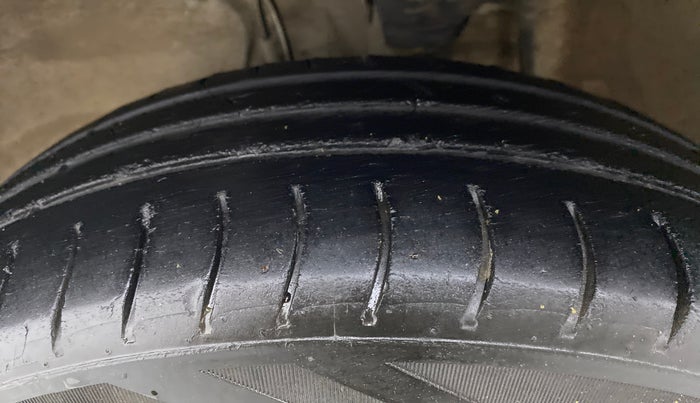 2019 Maruti Alto LXI, Petrol, Manual, 39,925 km, Left Front Tyre Tread