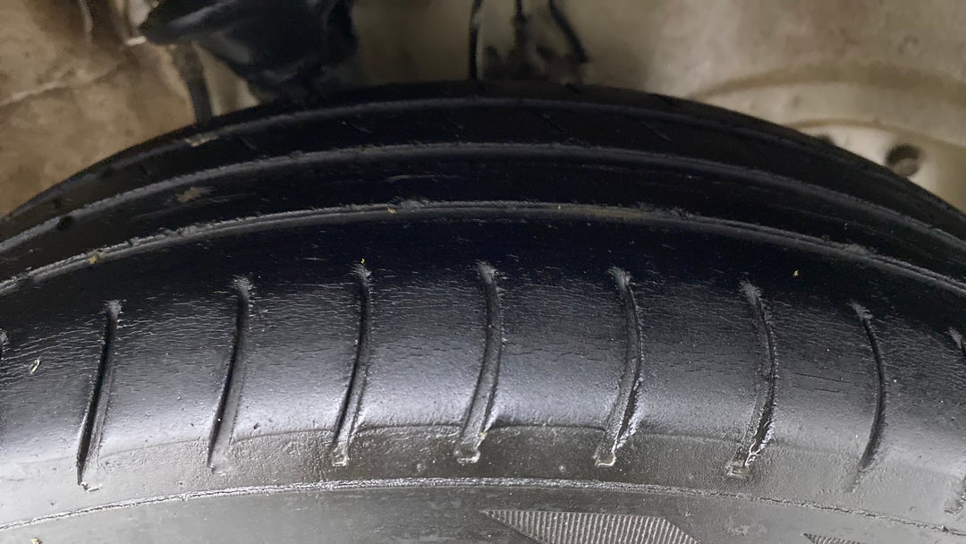 Right Front Tyre Tread