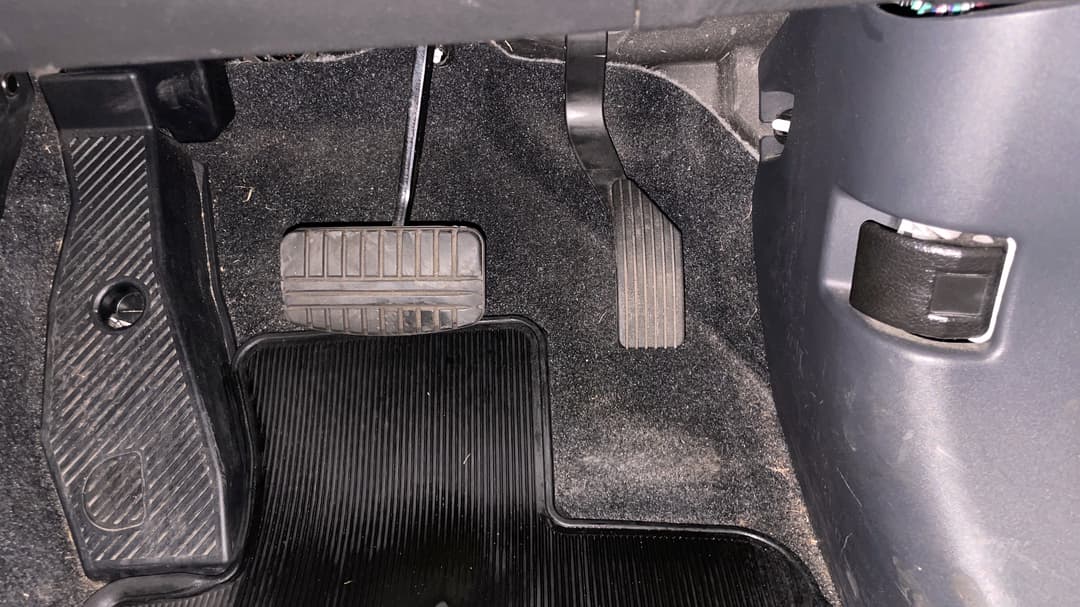 2019 Mitsubishi Outlander Es 7 Seat (2WD), Automatic, 113073 km, Pedals and Footmat