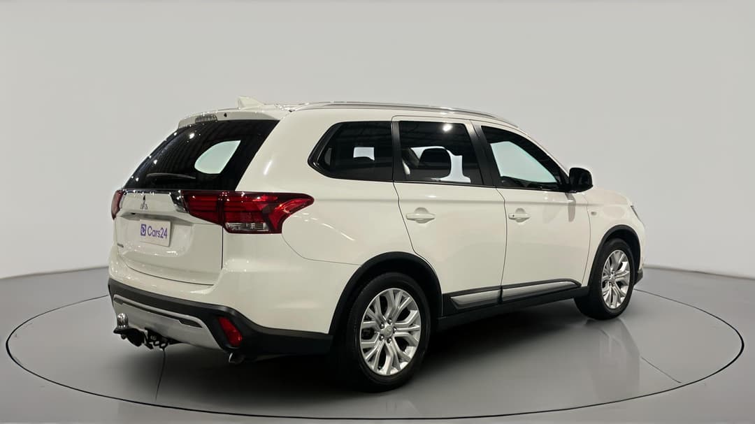 2019 Mitsubishi Outlander Es 7 Seat (2WD), Automatic, 113073 km, Right Back Diagonal (45- Degree) View