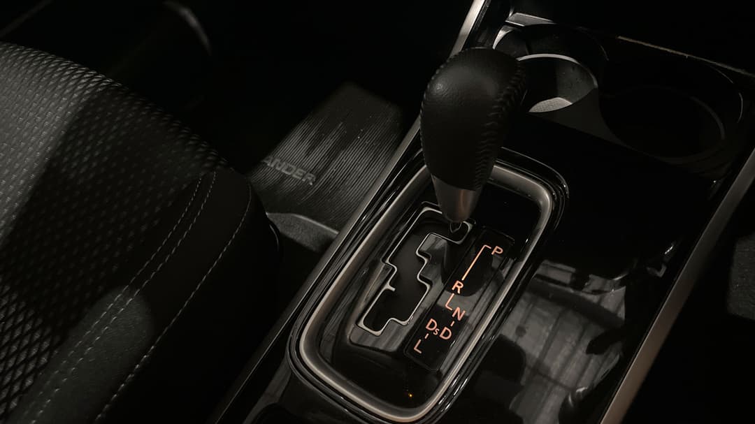 2019 Mitsubishi Outlander Es 7 Seat (2WD), Automatic, 113073 km, Gear Lever 