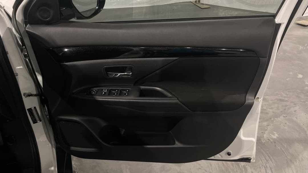 2019 Mitsubishi Outlander Es 7 Seat (2WD), Automatic, 113073 km, Speaker View