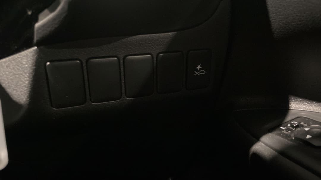 2019 Mitsubishi Outlander Es 7 Seat (2WD), Automatic, 113073 km, Utility Switches/Buttons
