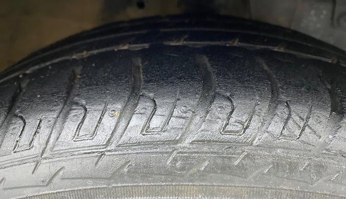 2018 Hyundai Eon ERA PLUS, Petrol, Manual, Right Front Tyre Tread