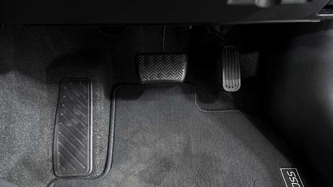 2024 Toyota Yaris Cross Gx Hybrid, Automatic, 26552 km, Pedals and Footmat