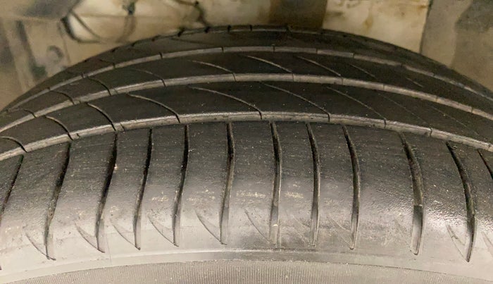 2017 Maruti Vitara Brezza ZDI PLUS, Diesel, Manual, 27,925 km, Left Front Tyre Tread