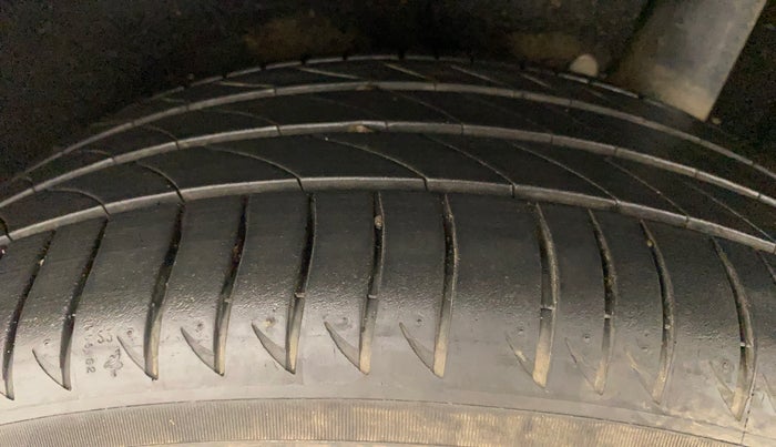 2017 Maruti Vitara Brezza ZDI PLUS, Diesel, Manual, 27,925 km, Left Rear Tyre Tread