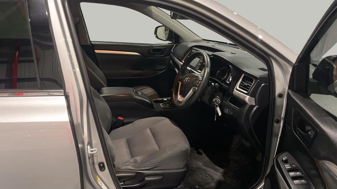 2017 Toyota Kluger Gx (4x2), Automatic, 138520 km, Right Side Front Door Cabin View