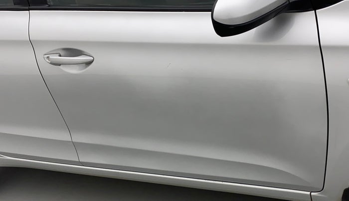 2015 Hyundai Elite i20 MAGNA 1.2, Petrol, Manual, 31,833 km, Driver-side door - Slightly dented