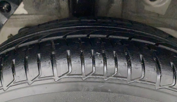 2015 Hyundai Elite i20 MAGNA 1.2, Petrol, Manual, 31,833 km, Right Rear Tyre Tread